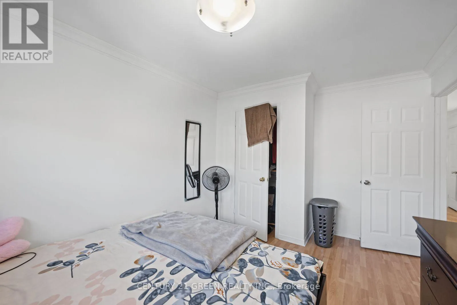 215 KINGKNOLL DRIVE