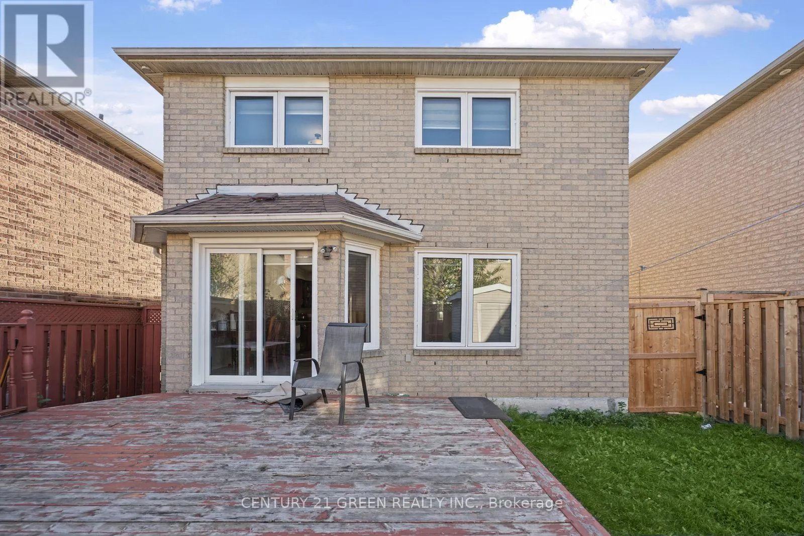 215 KINGKNOLL DRIVE
