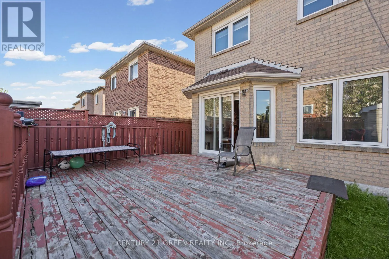 215 KINGKNOLL DRIVE