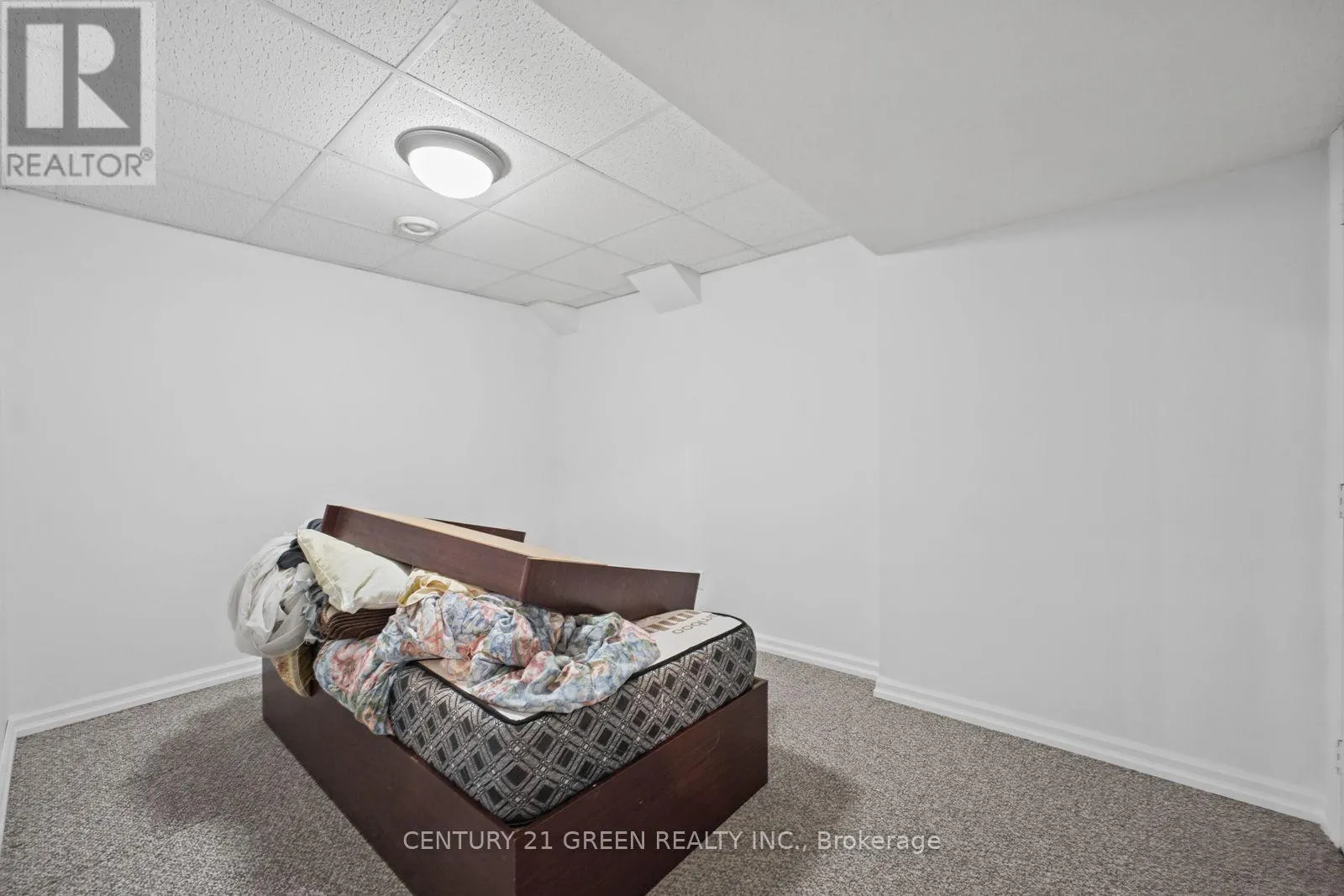 215 KINGKNOLL DRIVE
