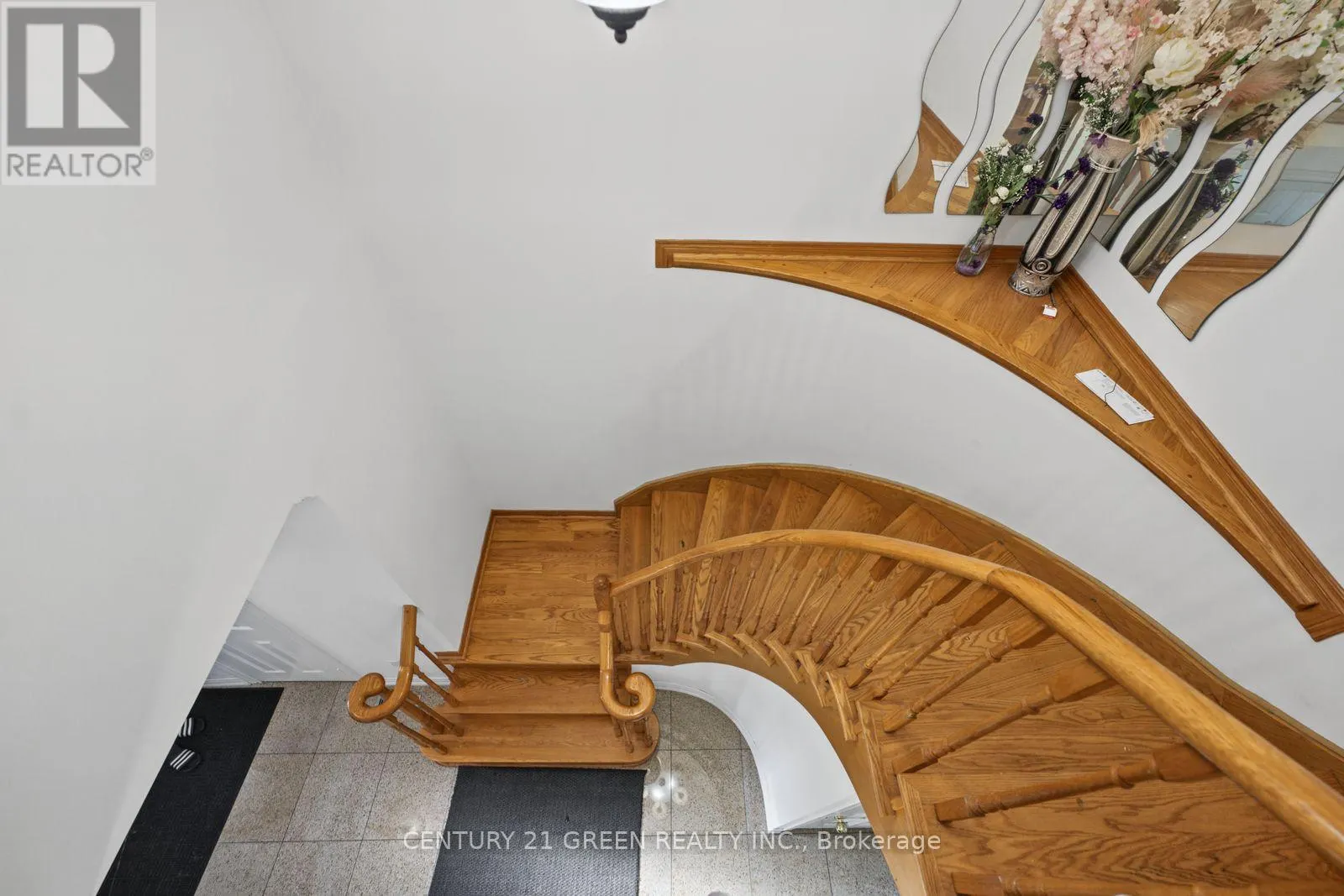 215 KINGKNOLL DRIVE