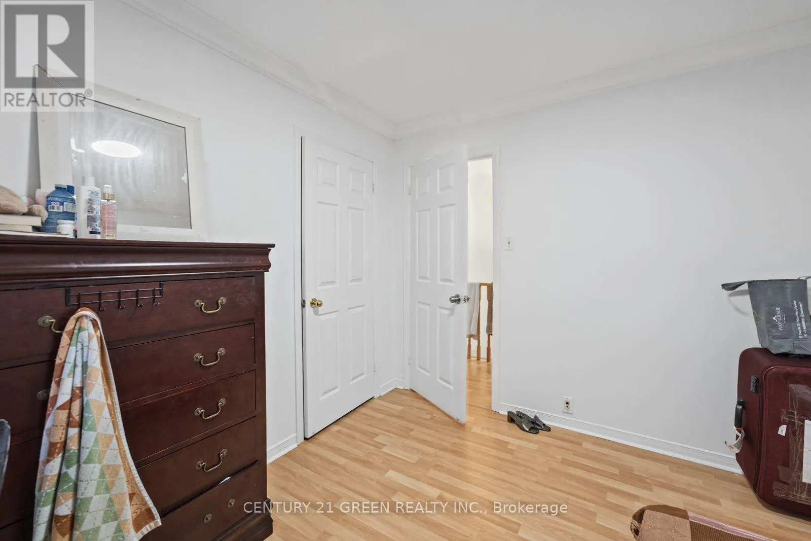 215 KINGKNOLL DRIVE