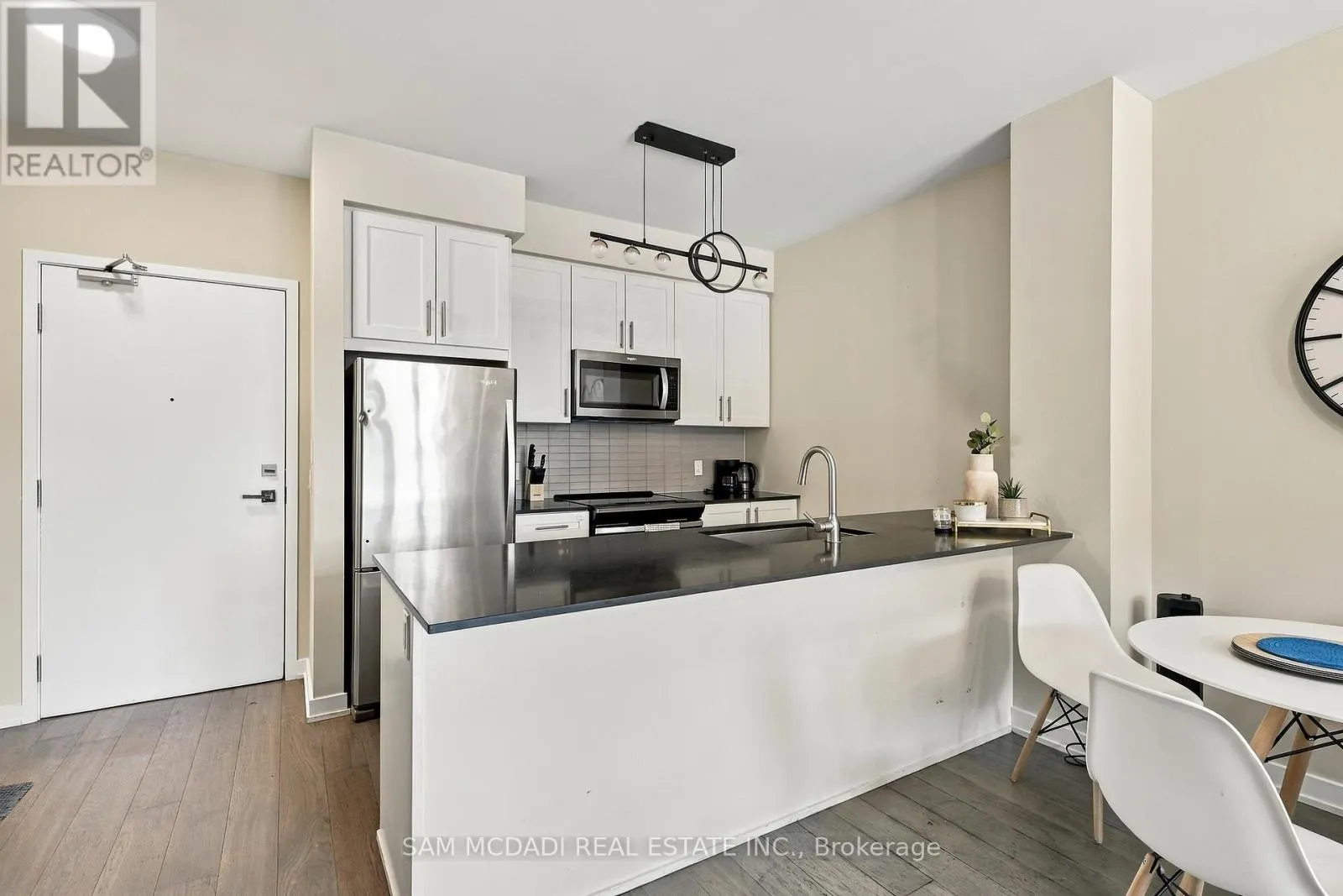 TH6 - 4055 PARKSIDE VILLAGE DRIVE