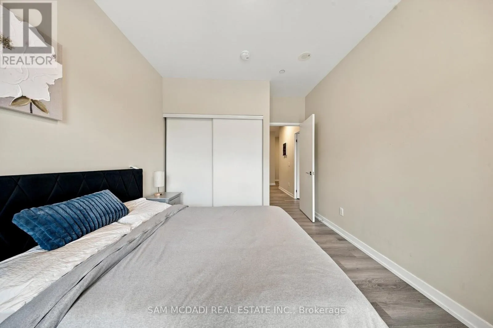 TH6 - 4055 PARKSIDE VILLAGE DRIVE