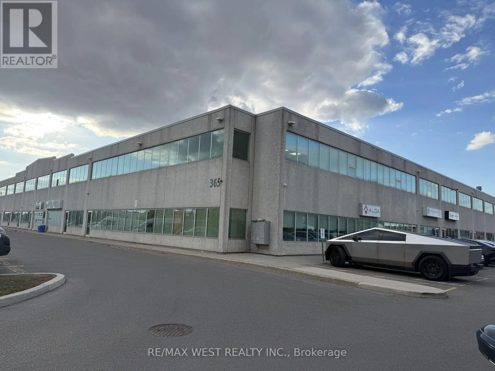 27 1-B - 365 HEALEY ROAD N