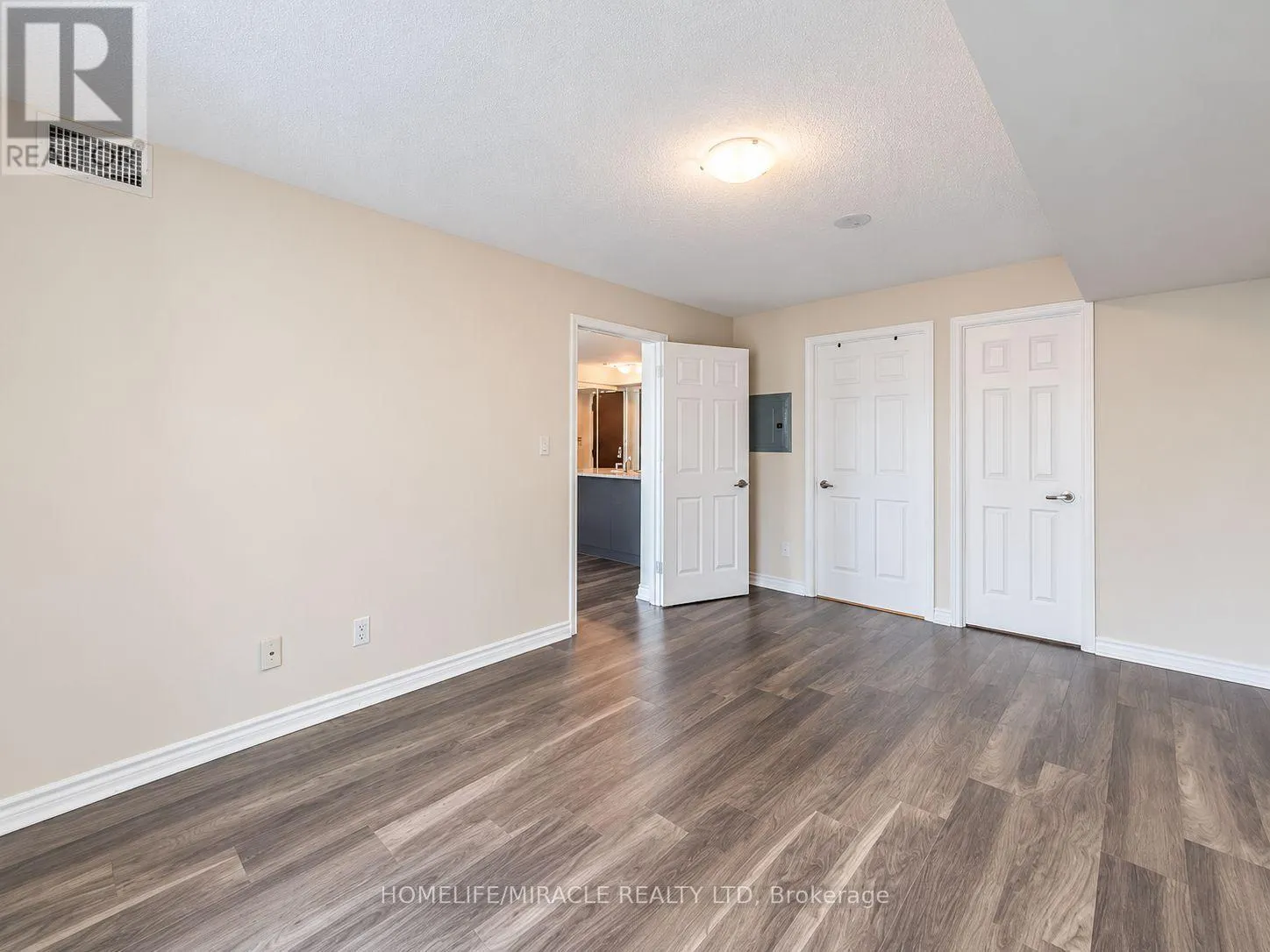 1510 - 335 RATHBURN ROAD W