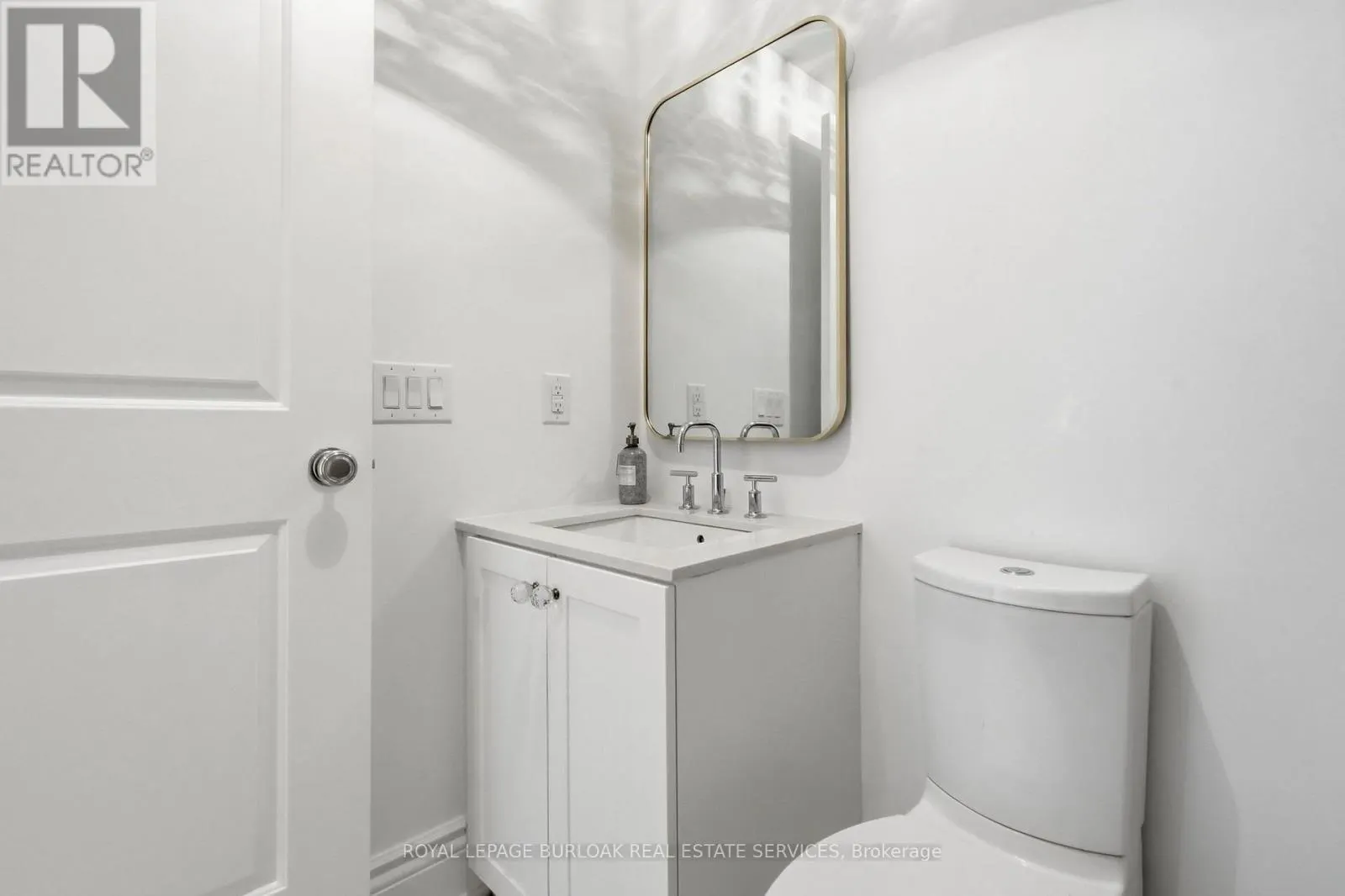 711 - 3500 LAKESHORE ROAD W