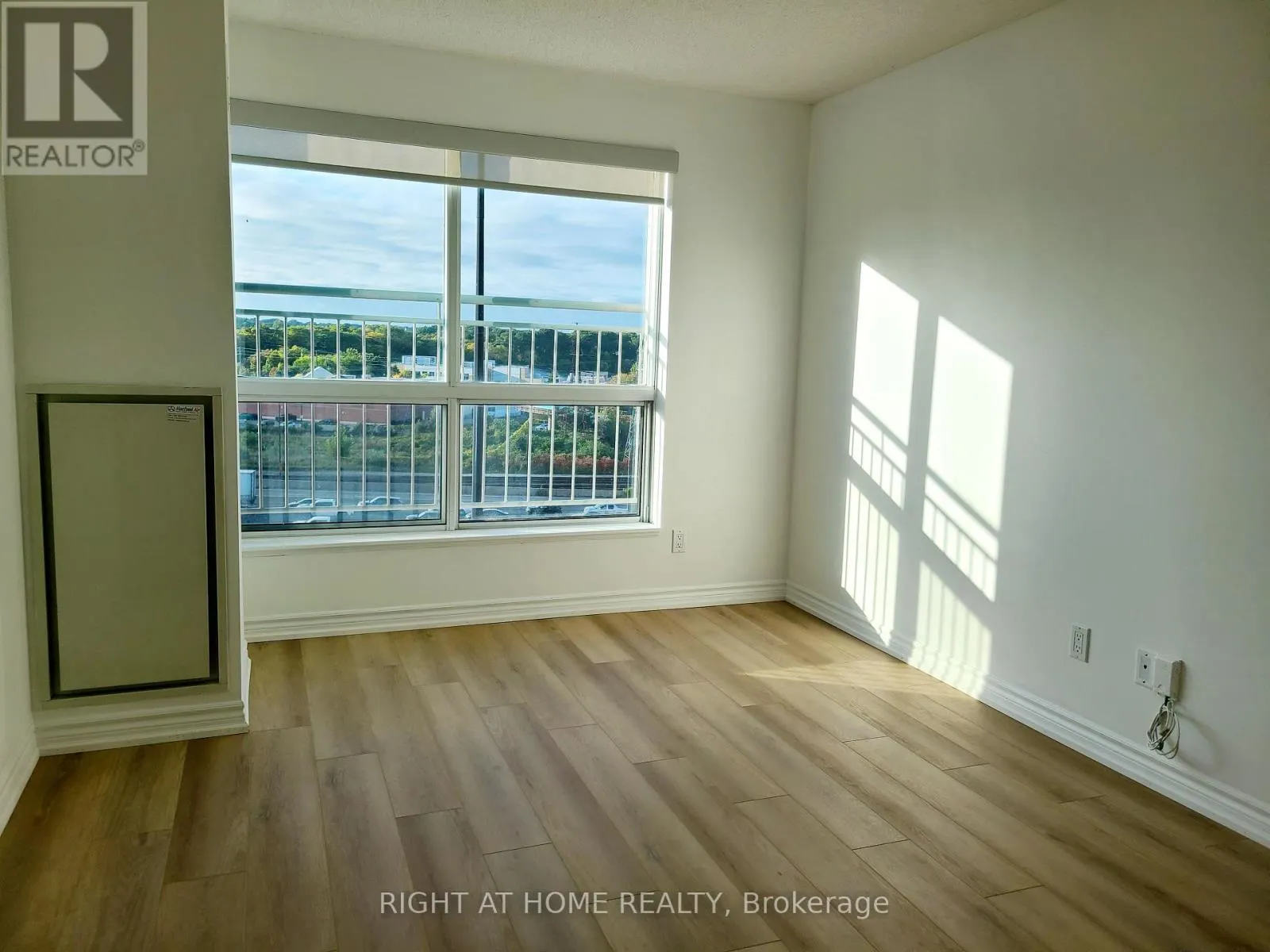 1008 - 2111 LAKE SHORE BOULEVARD W