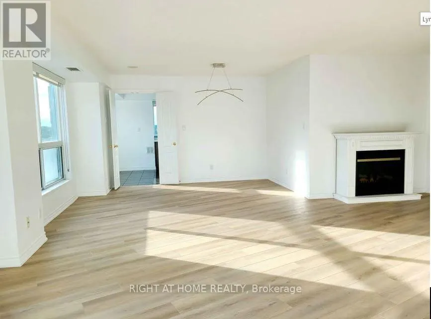 1008 - 2111 LAKE SHORE BOULEVARD W