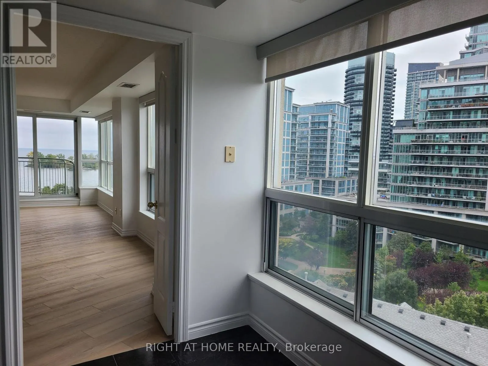 1008 - 2111 LAKE SHORE BOULEVARD W