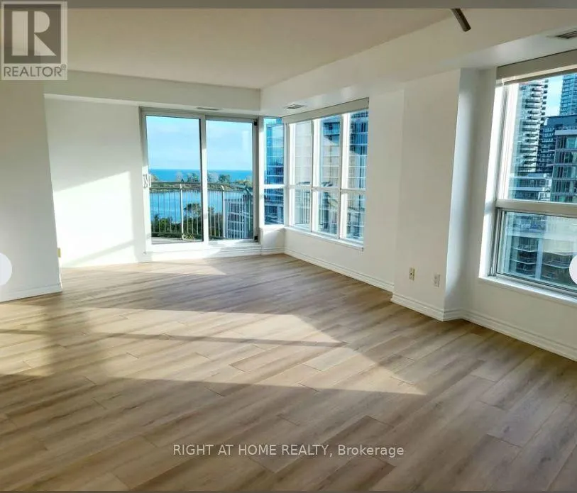 1008 - 2111 LAKE SHORE BOULEVARD W