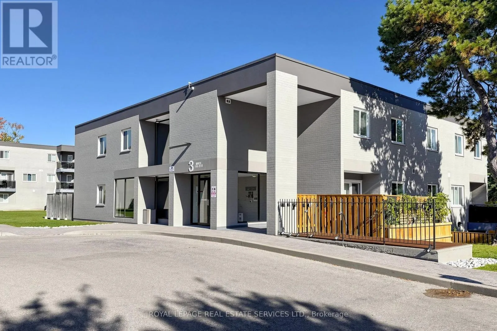 208 - 2001 BONNYMEDE DRIVE