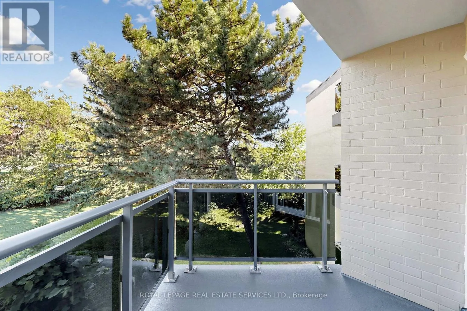 208 - 2001 BONNYMEDE DRIVE