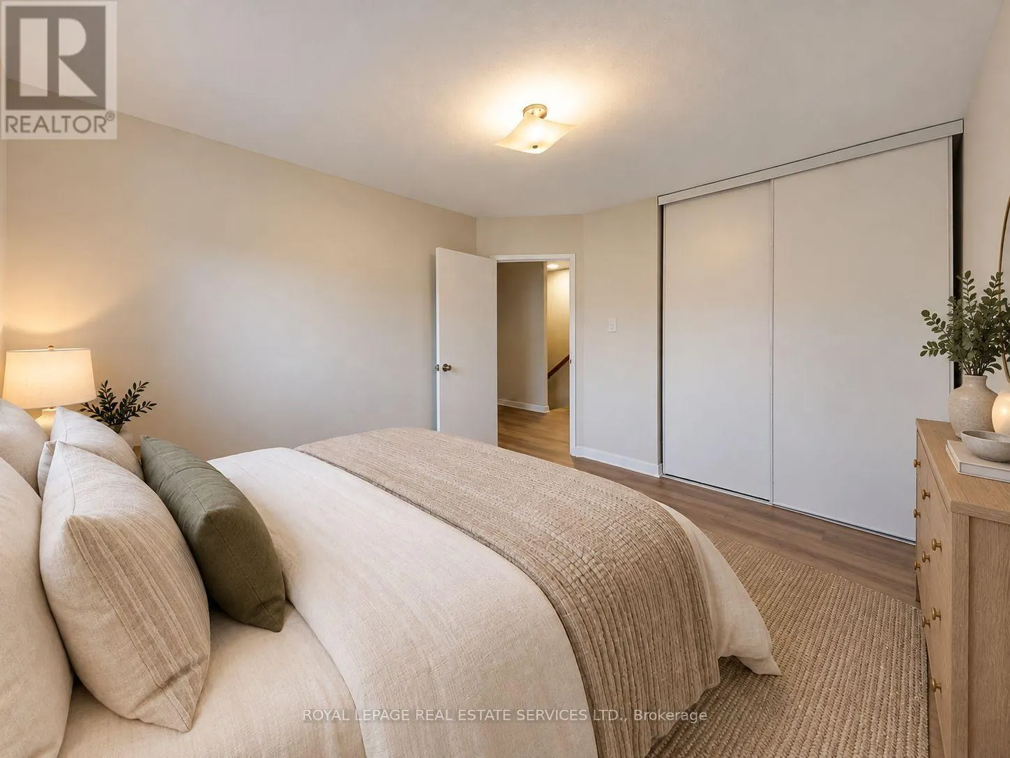 208 - 2001 BONNYMEDE DRIVE