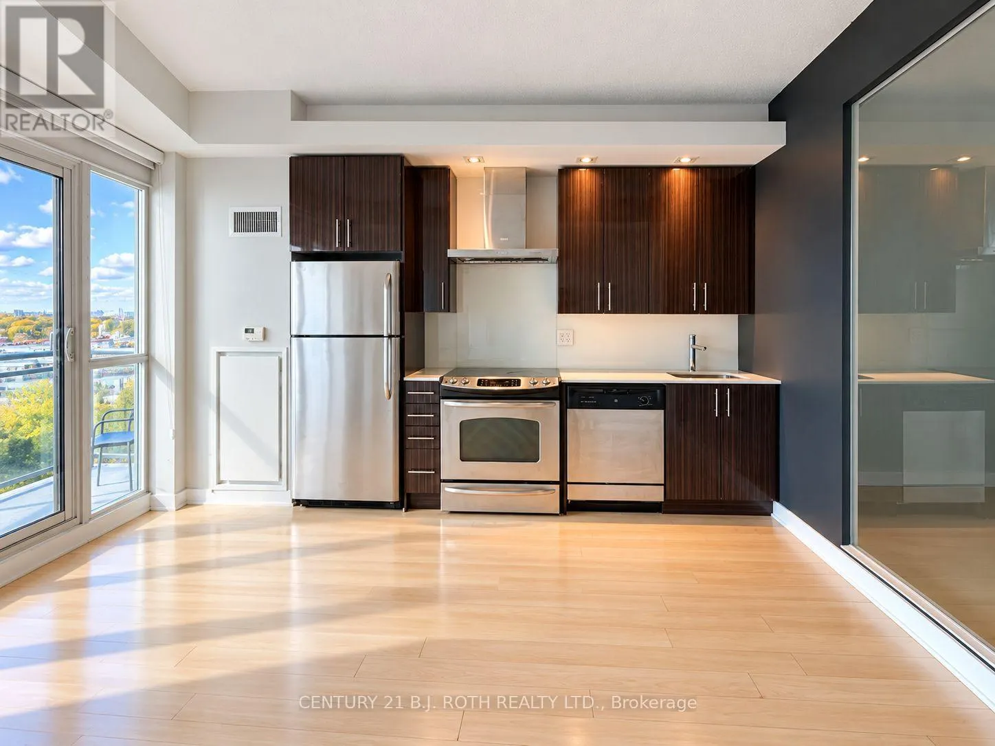 923 - 165 LEGION ROAD N