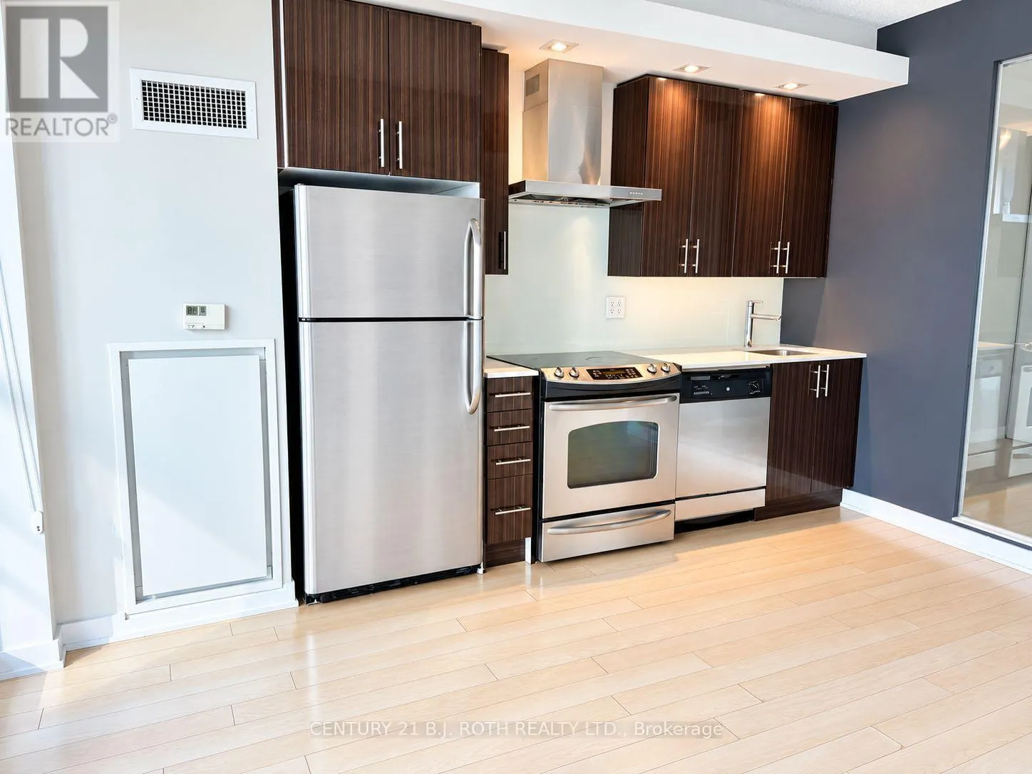 923 - 165 LEGION ROAD N