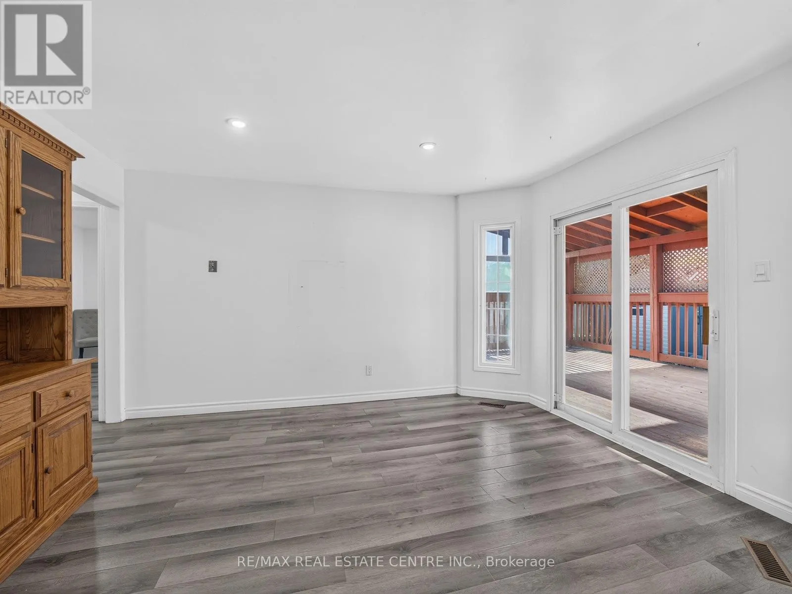 15 HEDGEROW AVENUE