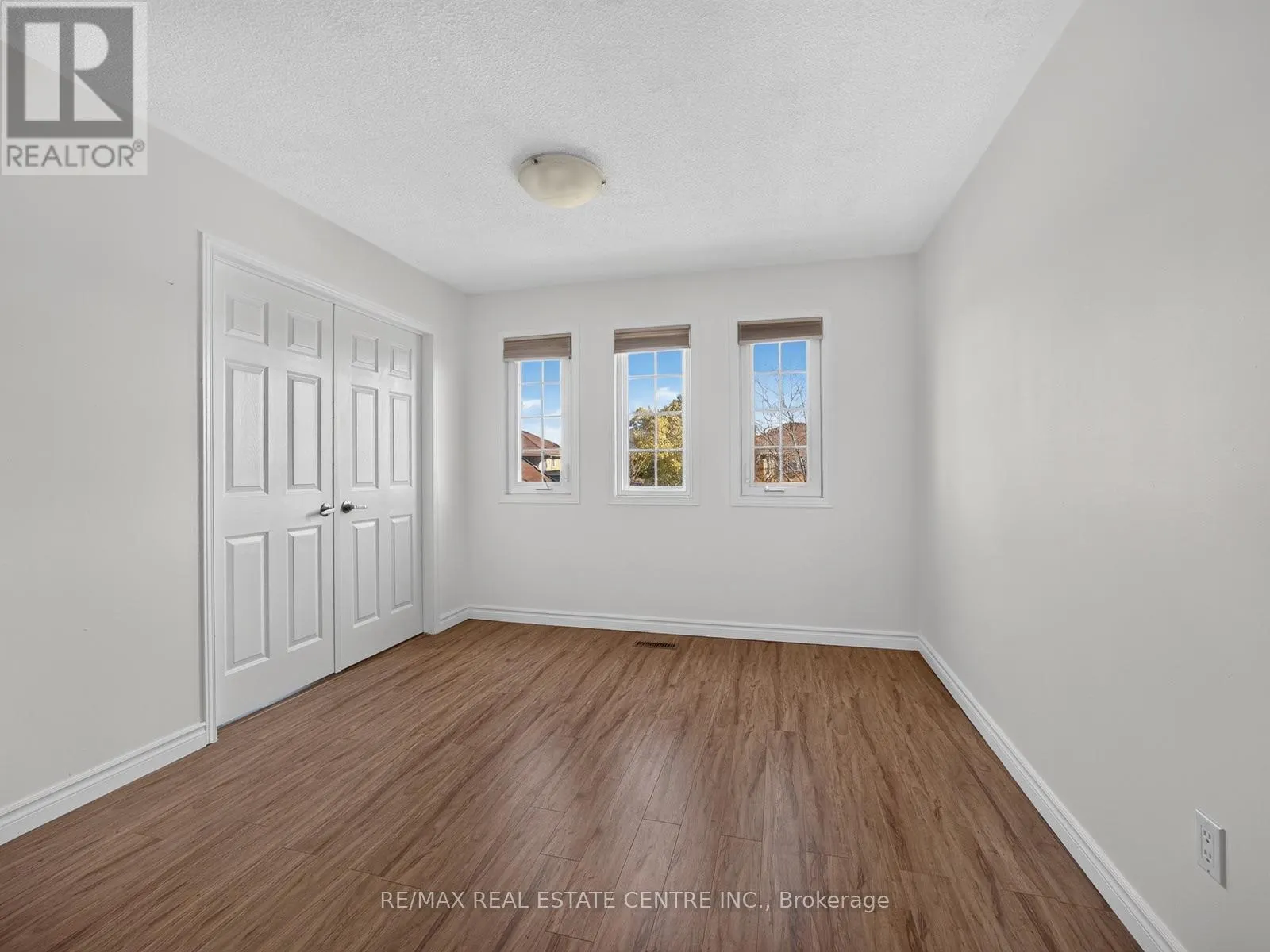 15 HEDGEROW AVENUE