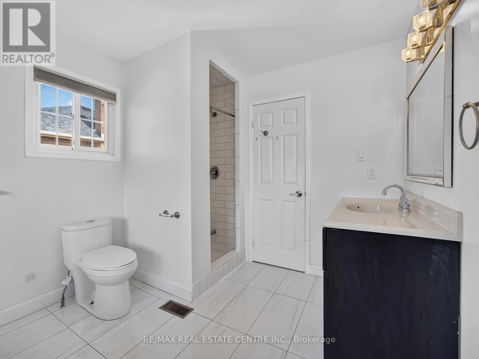 15 HEDGEROW AVENUE