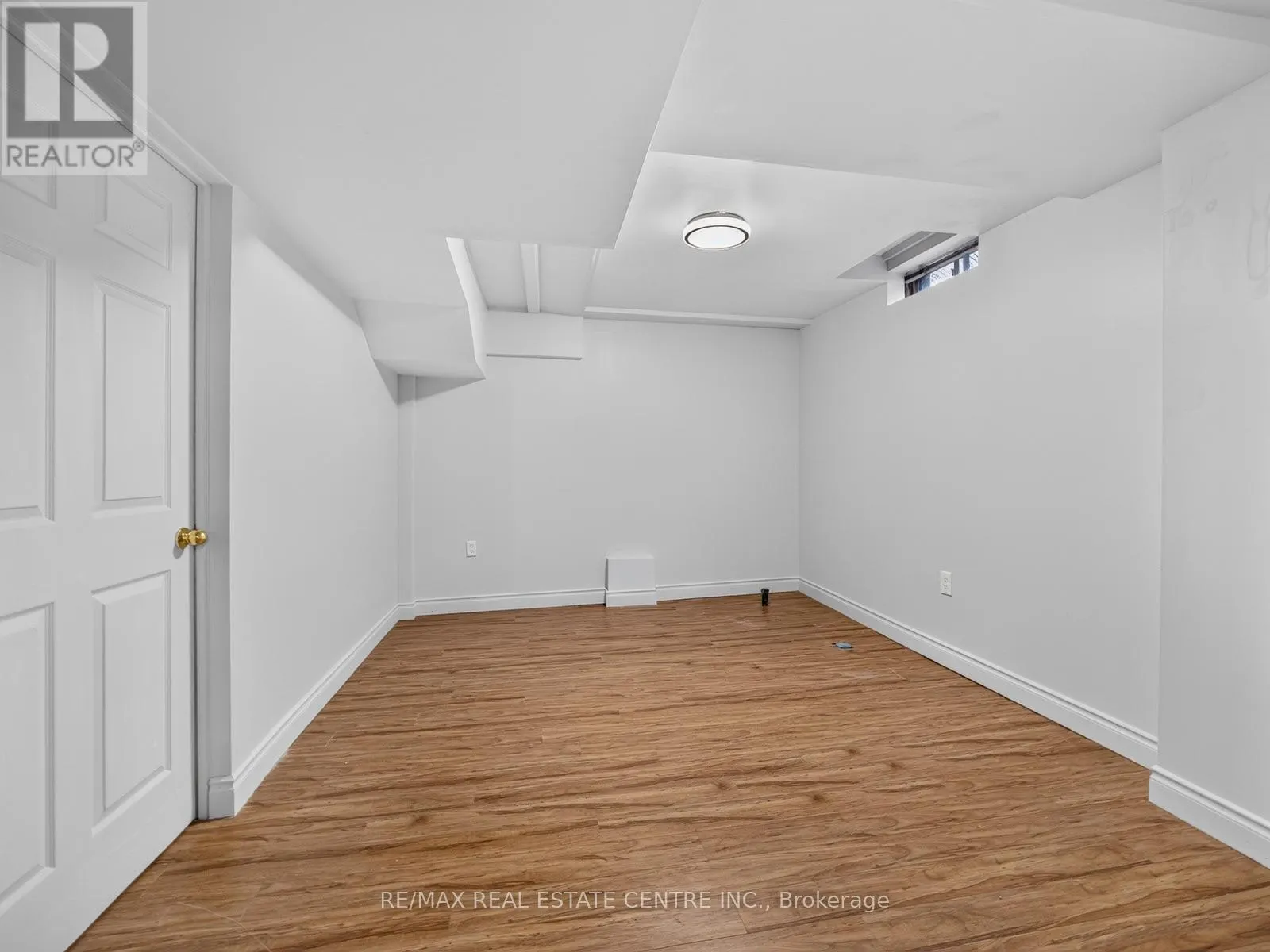 15 HEDGEROW AVENUE