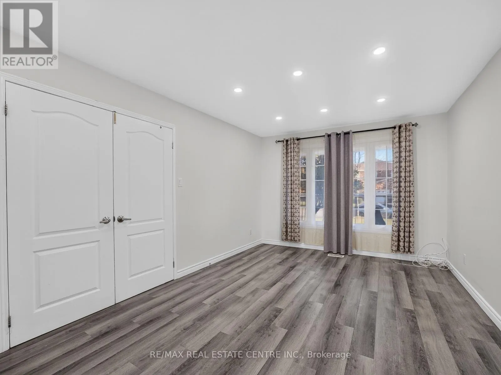 15 HEDGEROW AVENUE