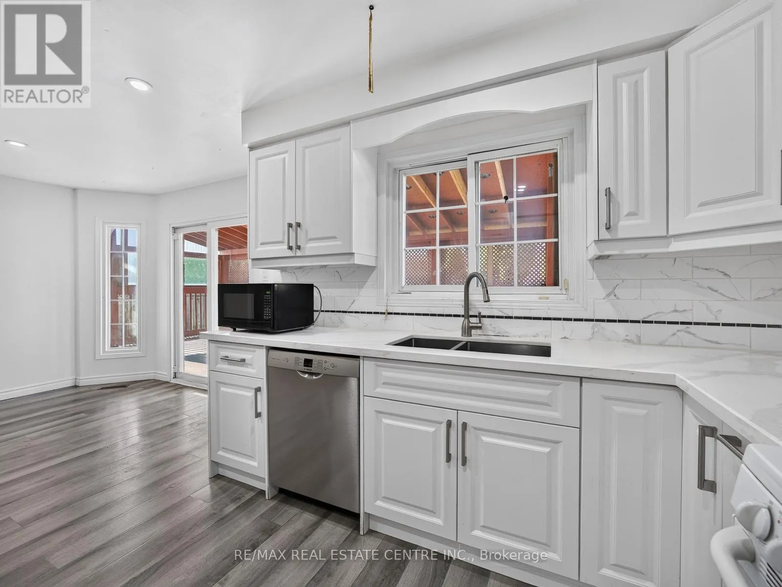 15 HEDGEROW AVENUE