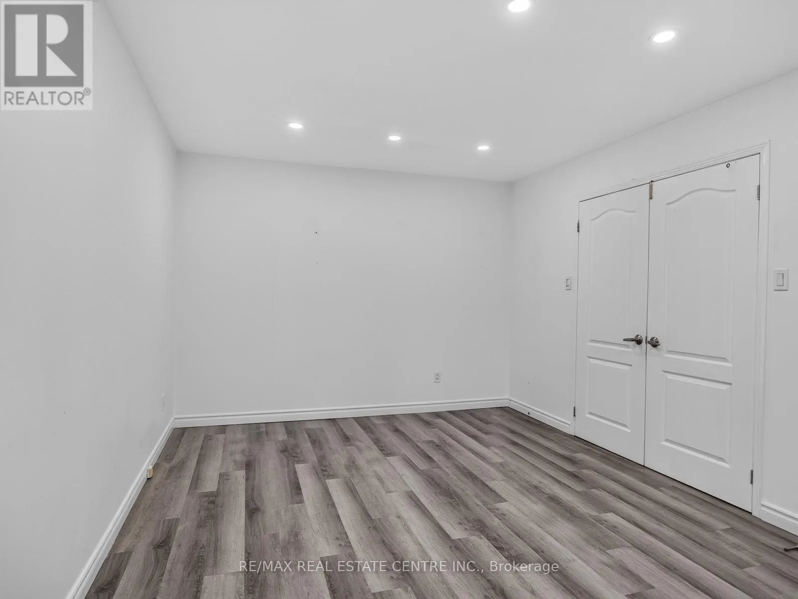 15 HEDGEROW AVENUE