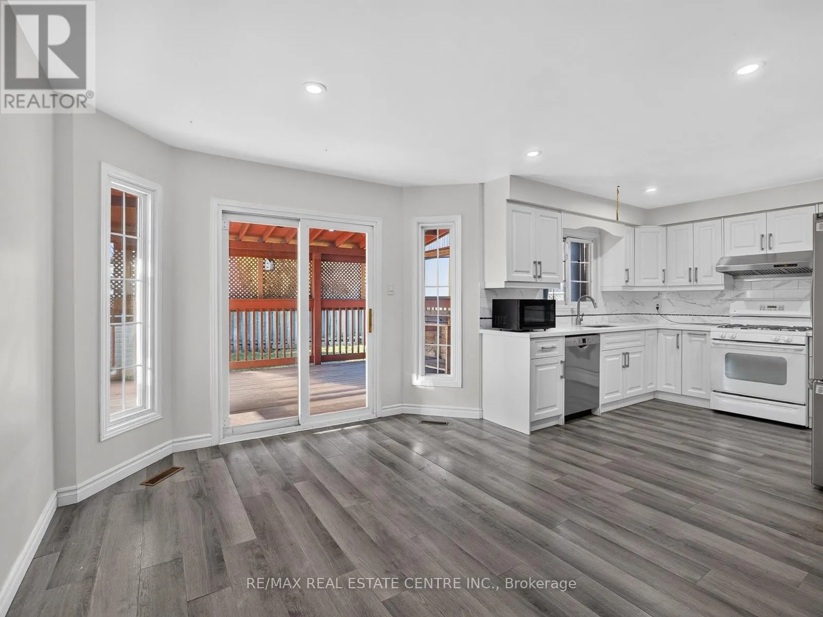 15 HEDGEROW AVENUE