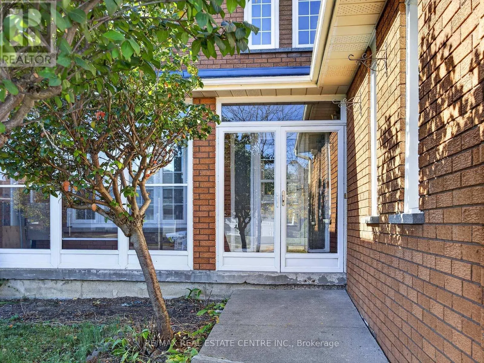 15 HEDGEROW AVENUE