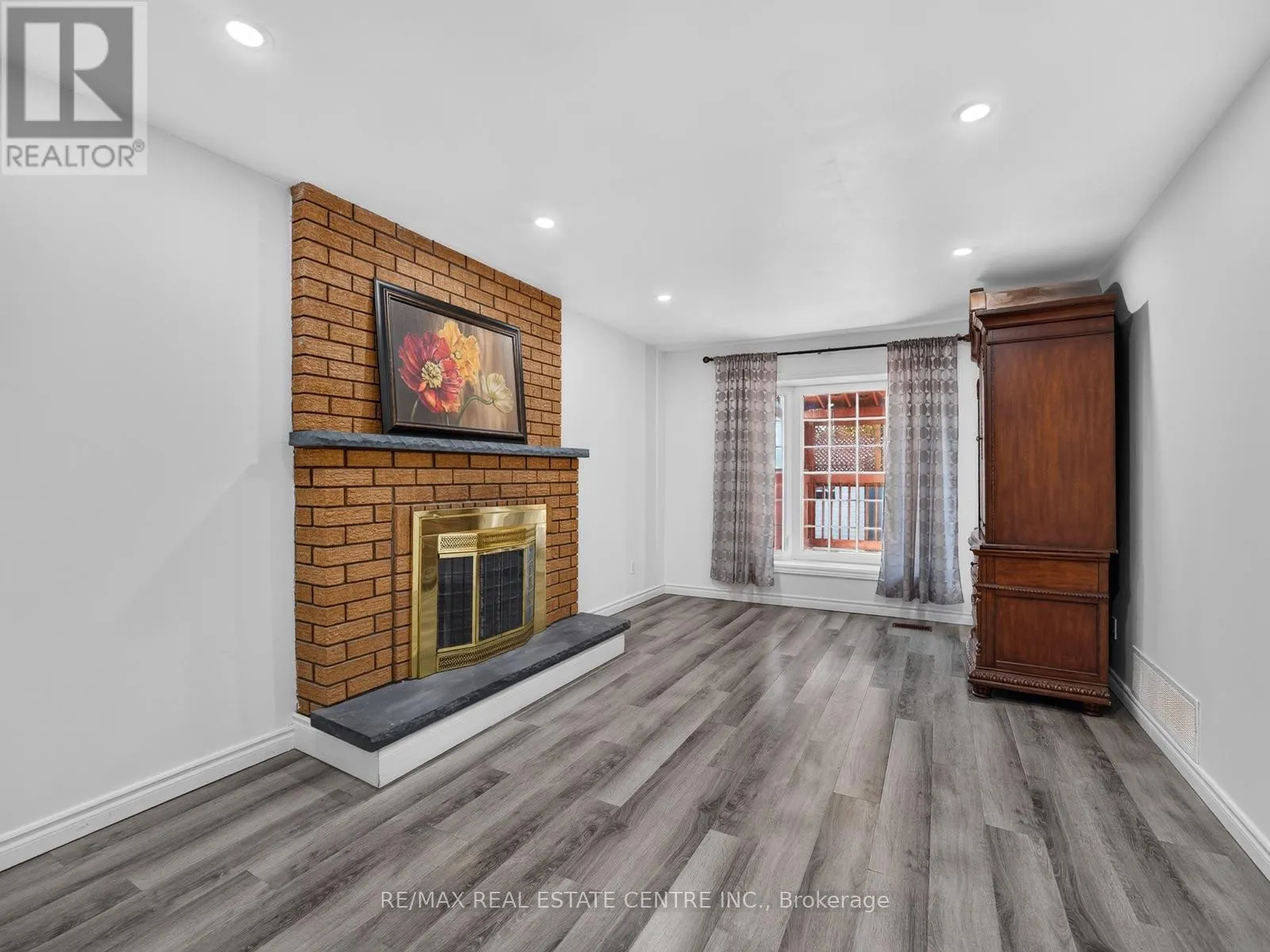 15 HEDGEROW AVENUE
