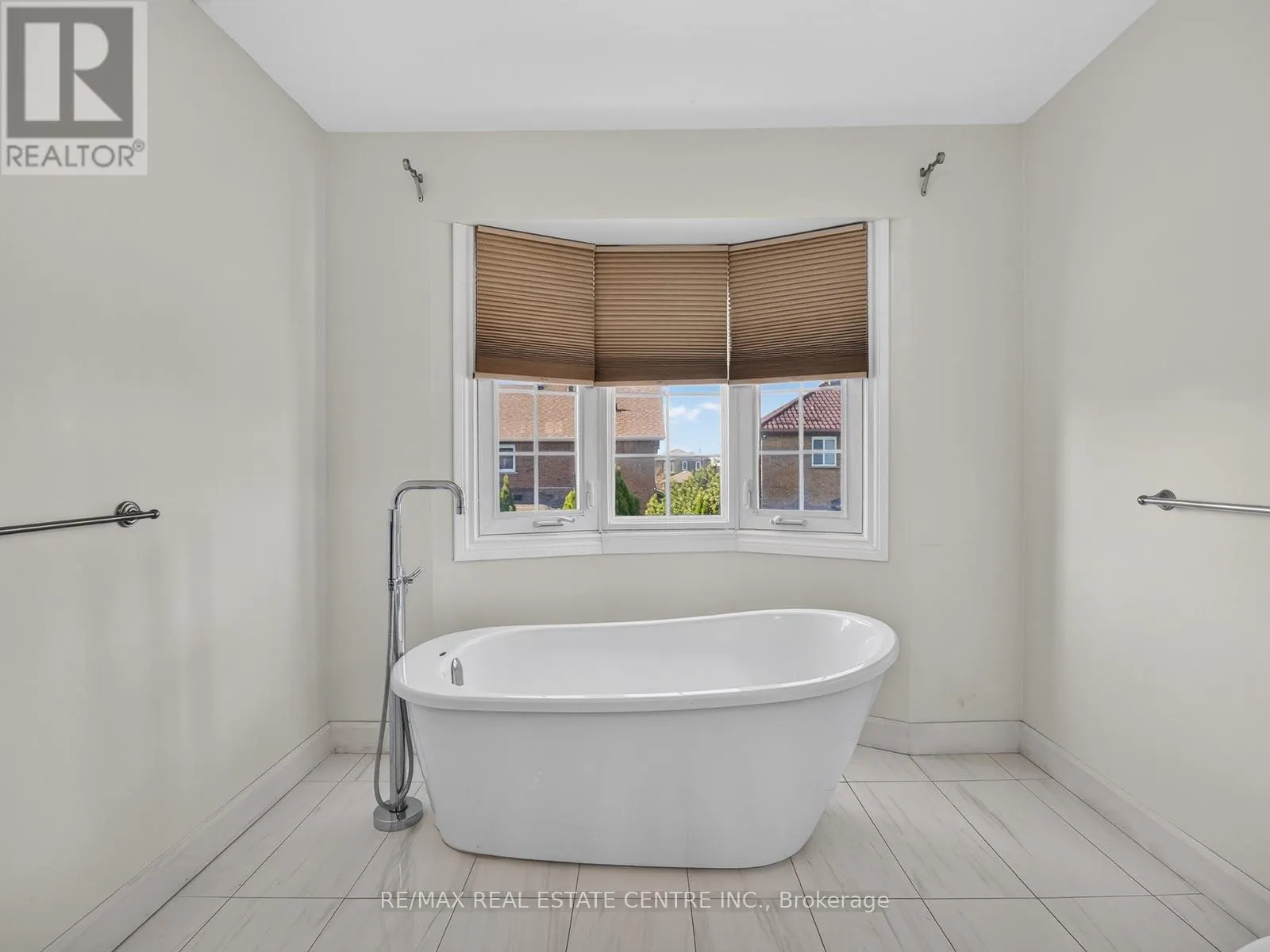 15 HEDGEROW AVENUE