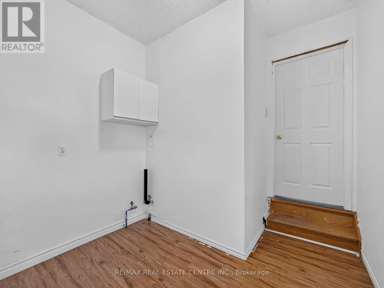 15 HEDGEROW AVENUE
