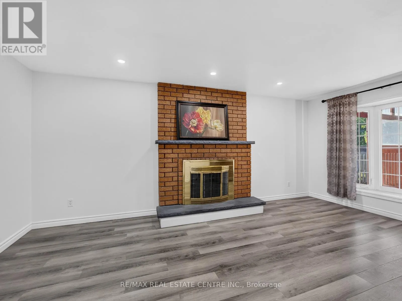 15 HEDGEROW AVENUE