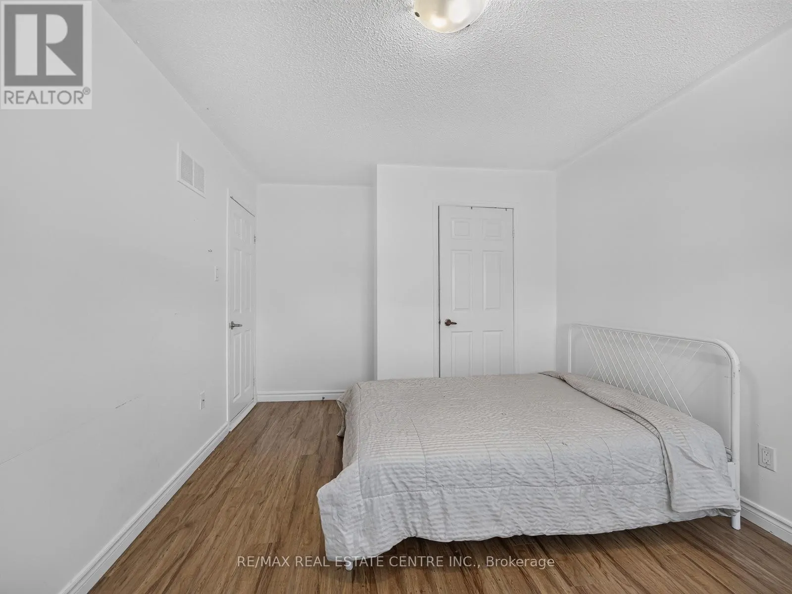 15 HEDGEROW AVENUE