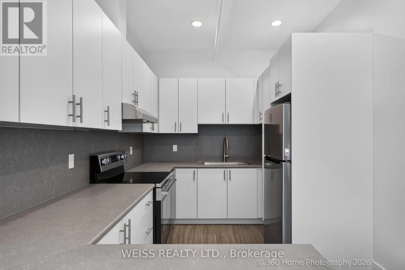 2 - 897 LANSDOWNE AVENUE