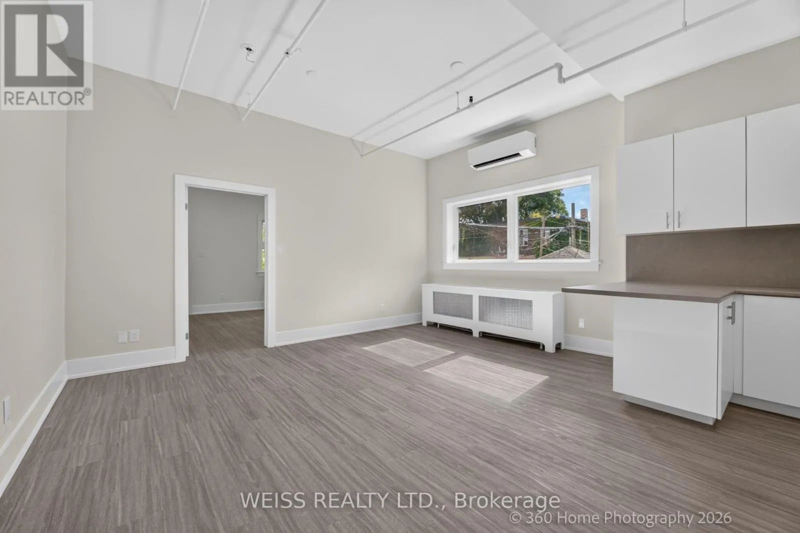 2 - 897 LANSDOWNE AVENUE
