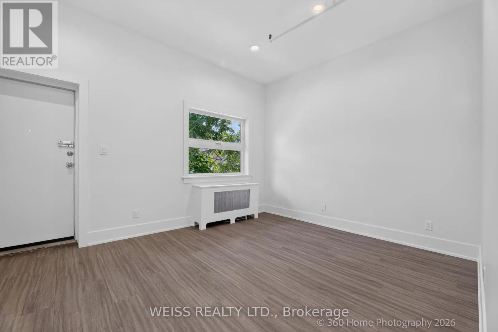 2 - 897 LANSDOWNE AVENUE