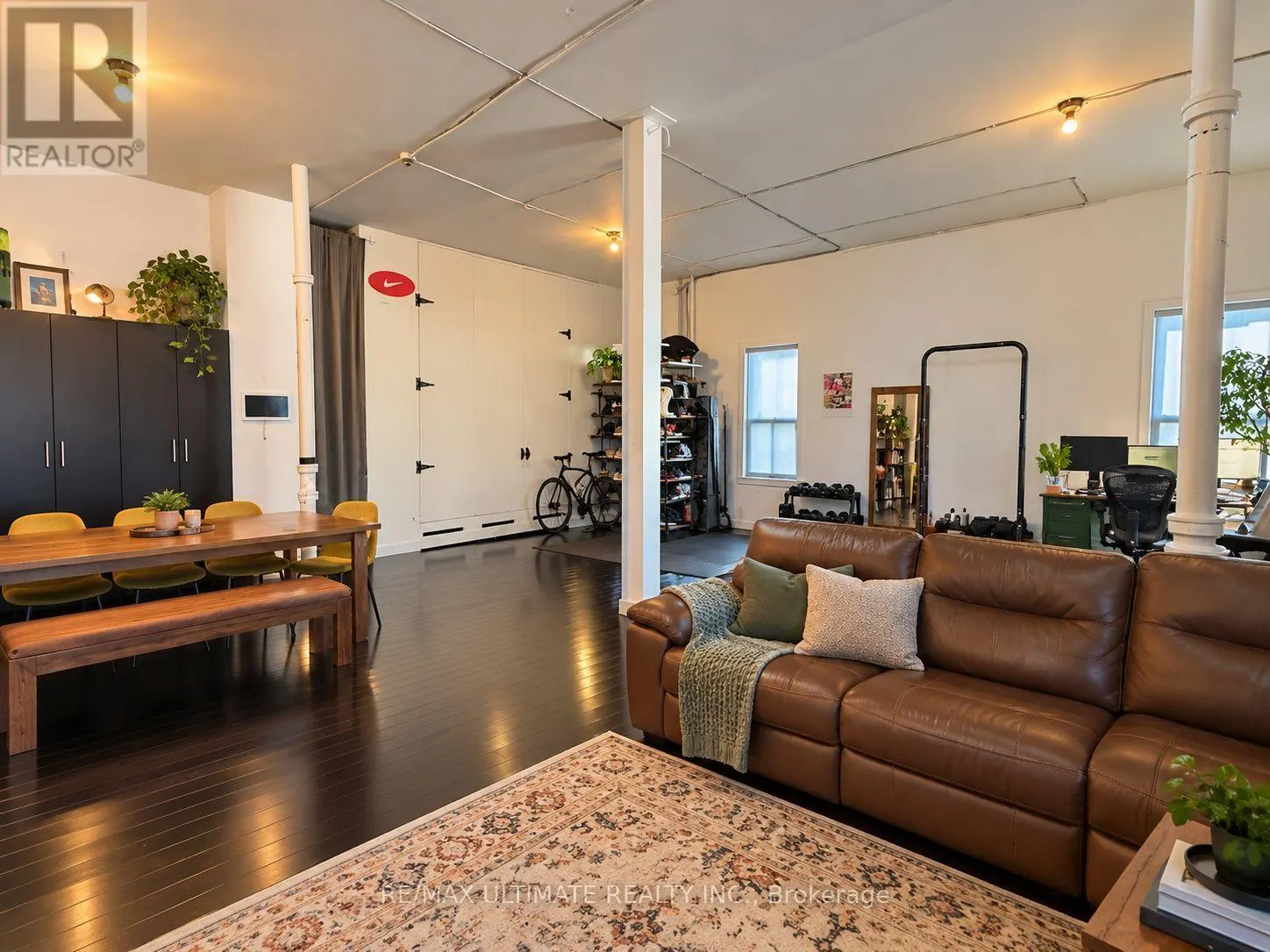 2ND FLR - 1720 QUEEN STREET W