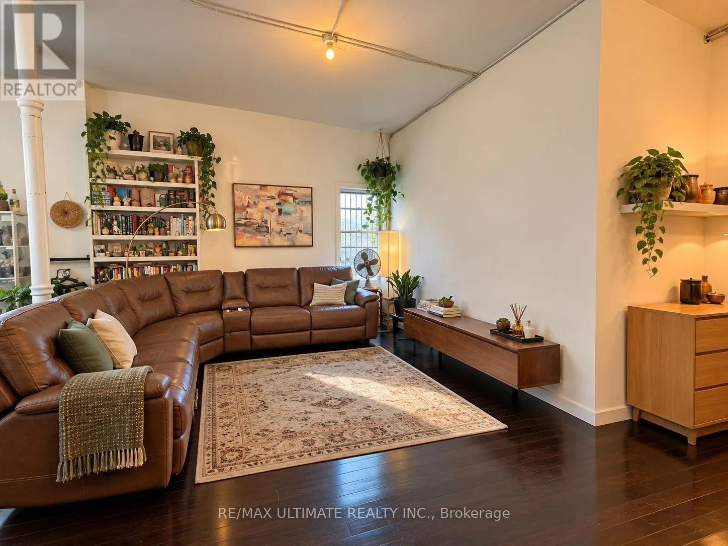 2ND FLR - 1720 QUEEN STREET W