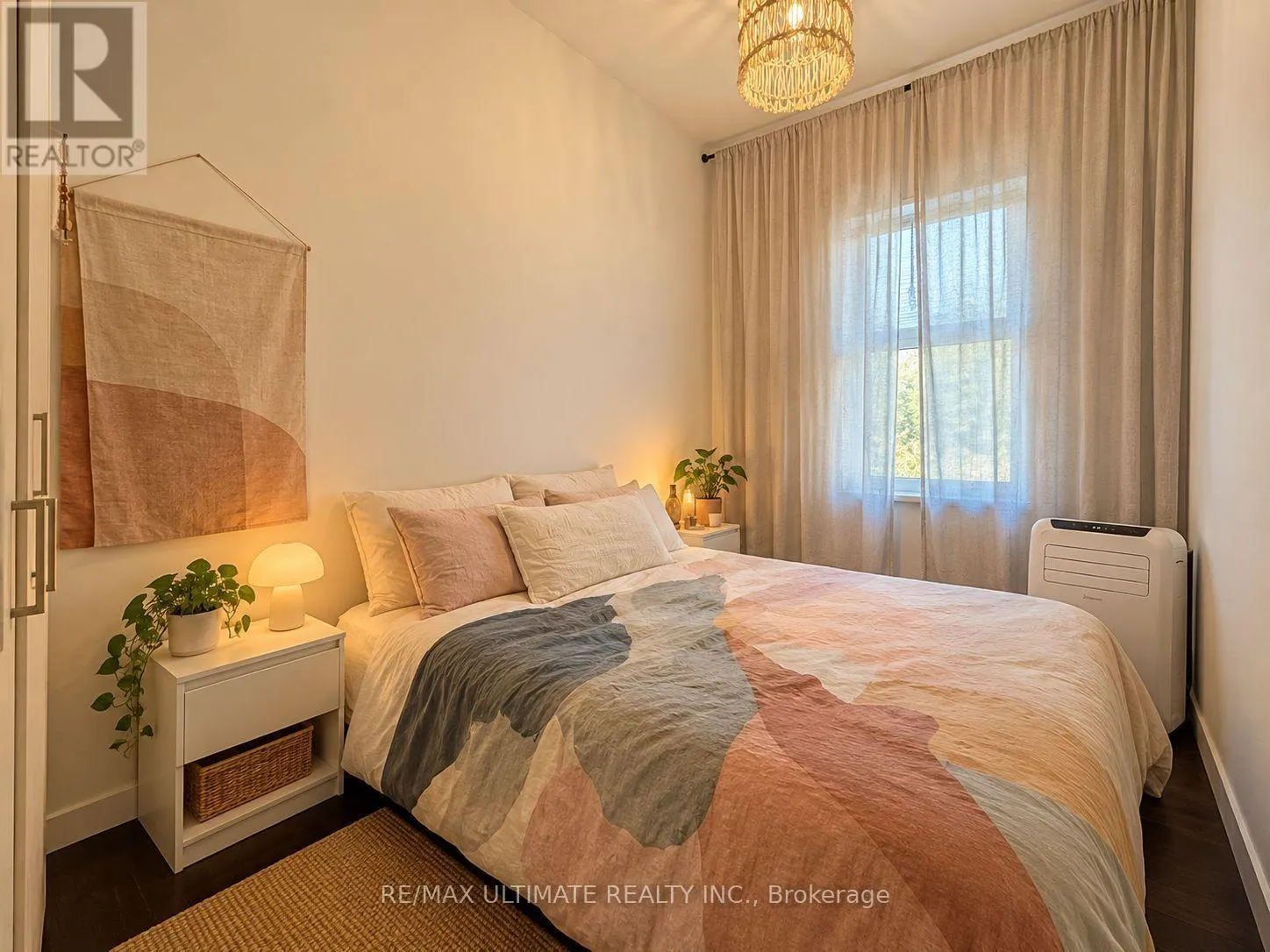 2ND FLR - 1720 QUEEN STREET W
