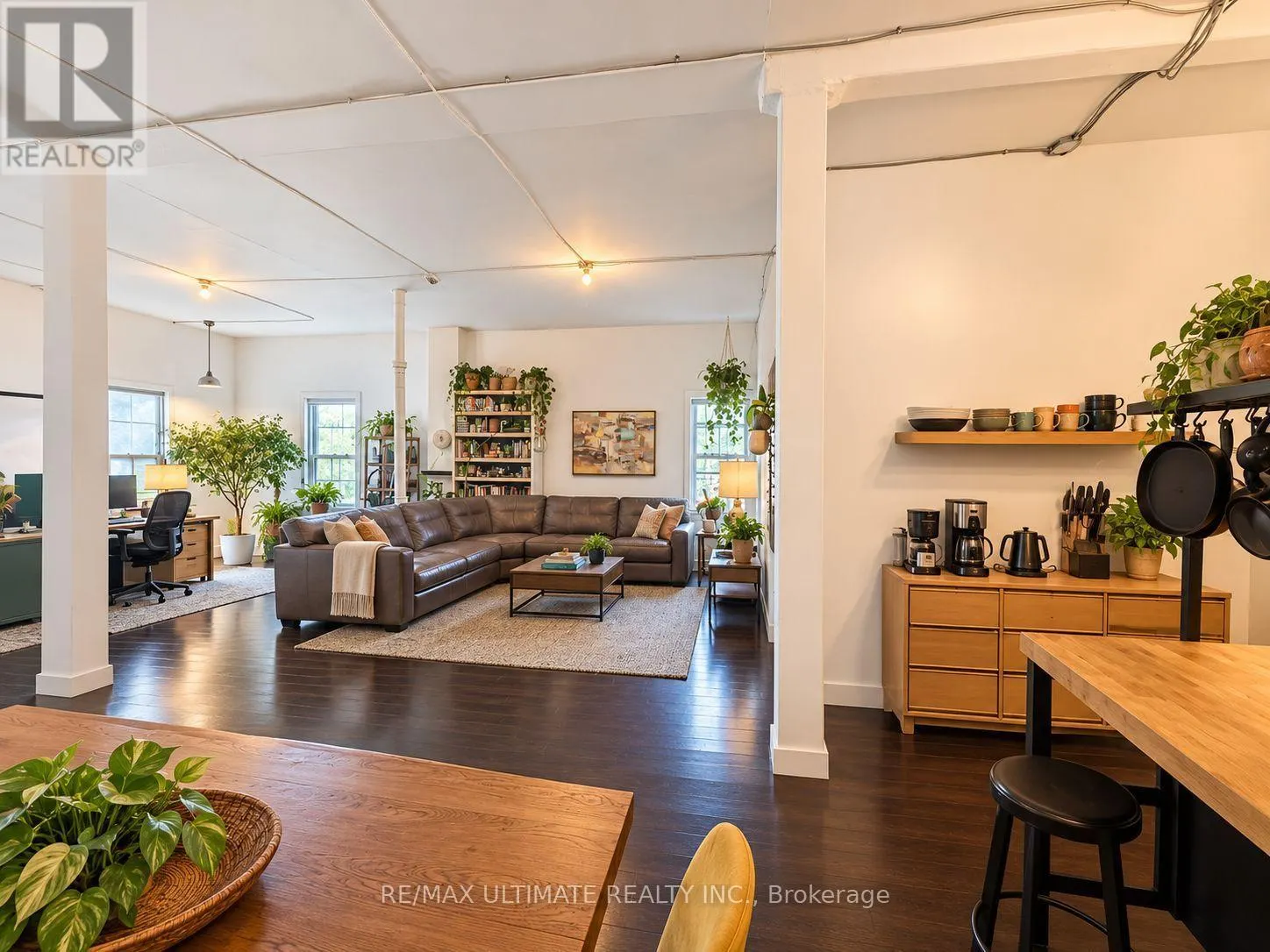 2ND FLR - 1720 QUEEN STREET W