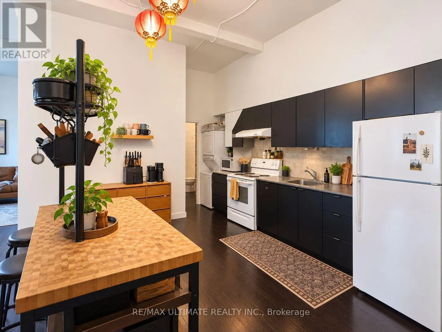 2ND FLR - 1720 QUEEN STREET W