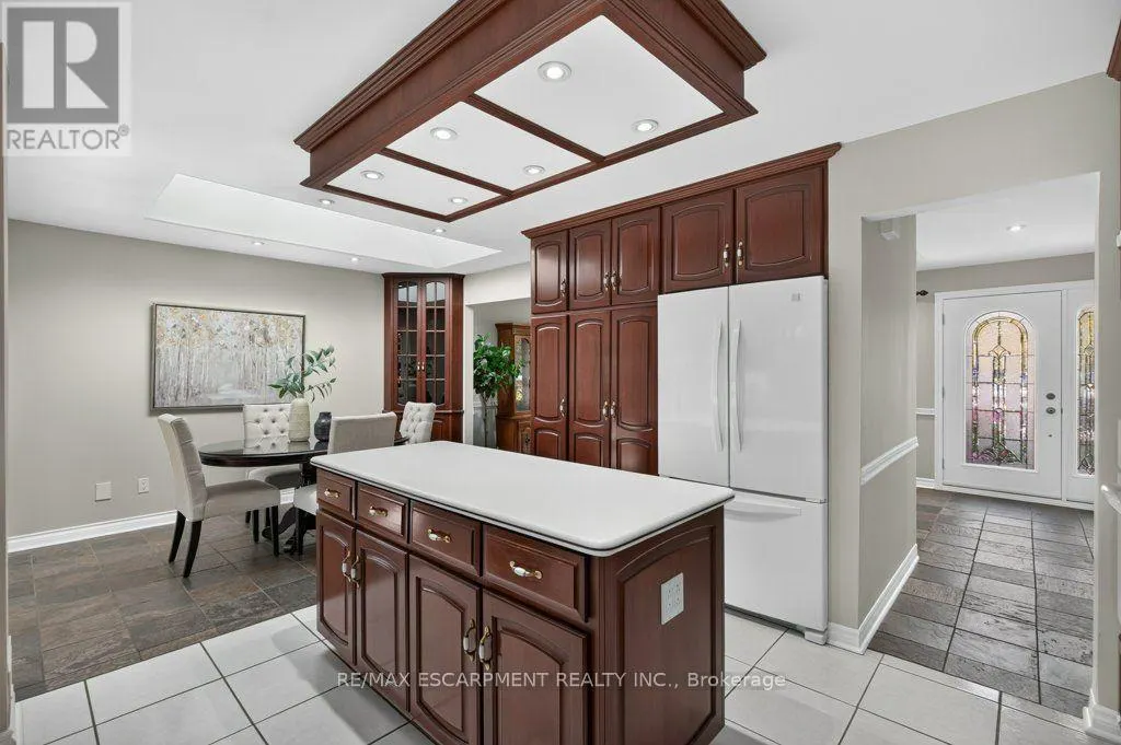 600 HOLLY HILL CRESCENT