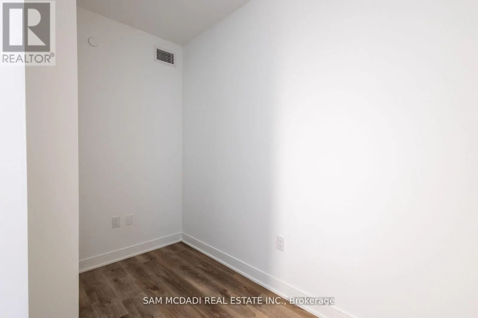 1517 - 86 DUNDAS STREET E