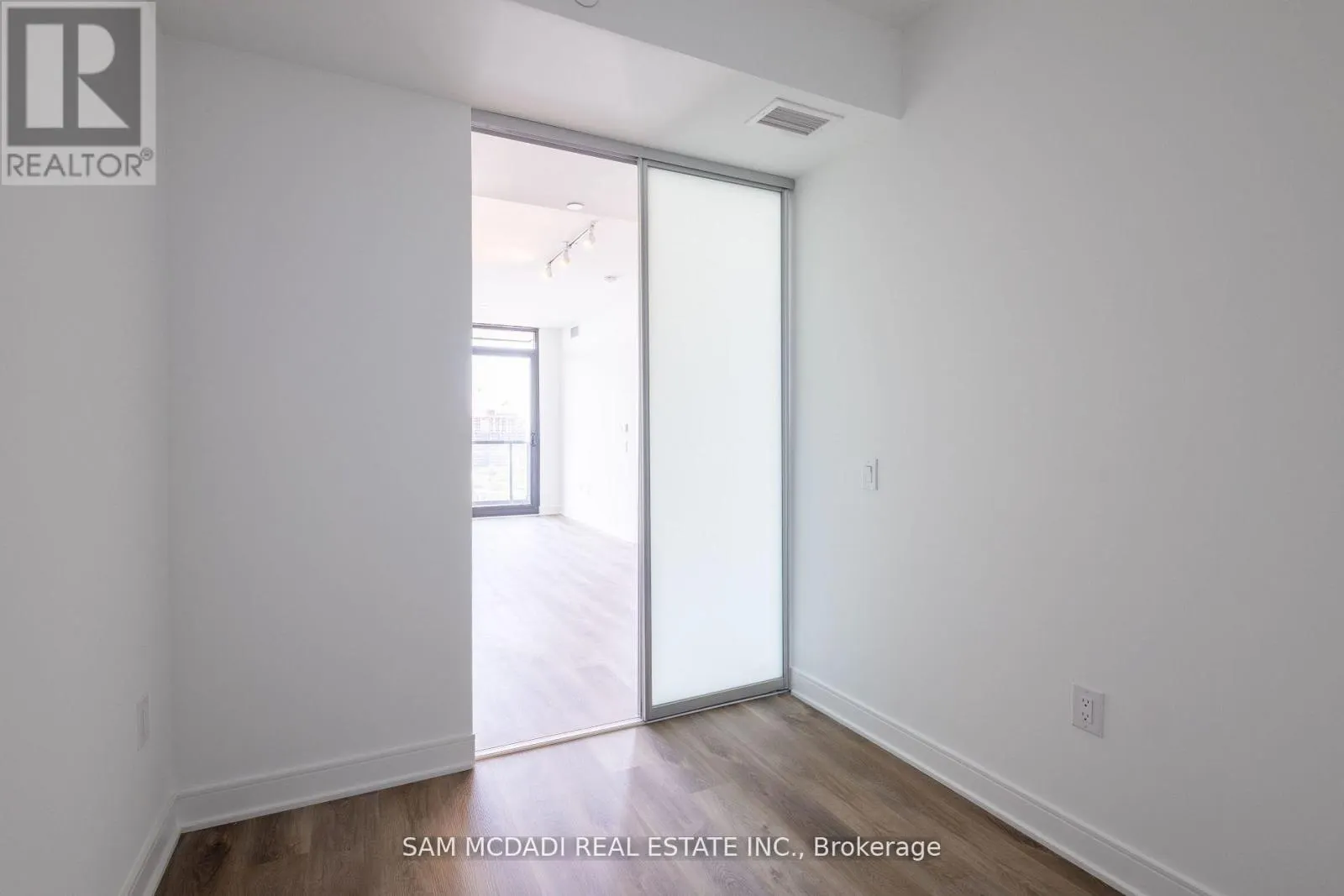 1517 - 86 DUNDAS STREET E