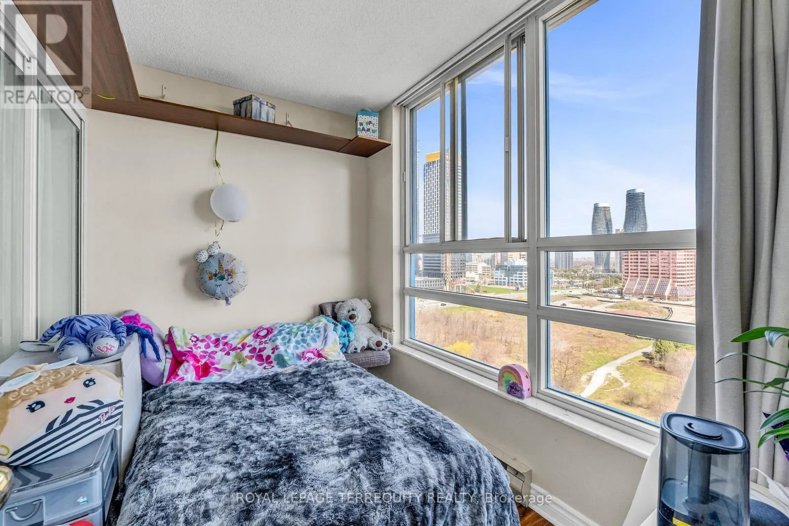 1512 - 250 WEBB DRIVE