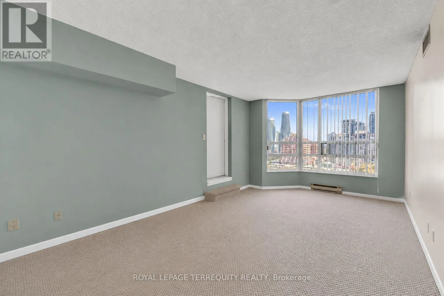 1512 - 250 WEBB DRIVE
