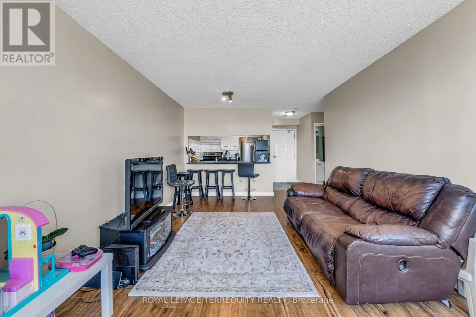 1512 - 250 WEBB DRIVE