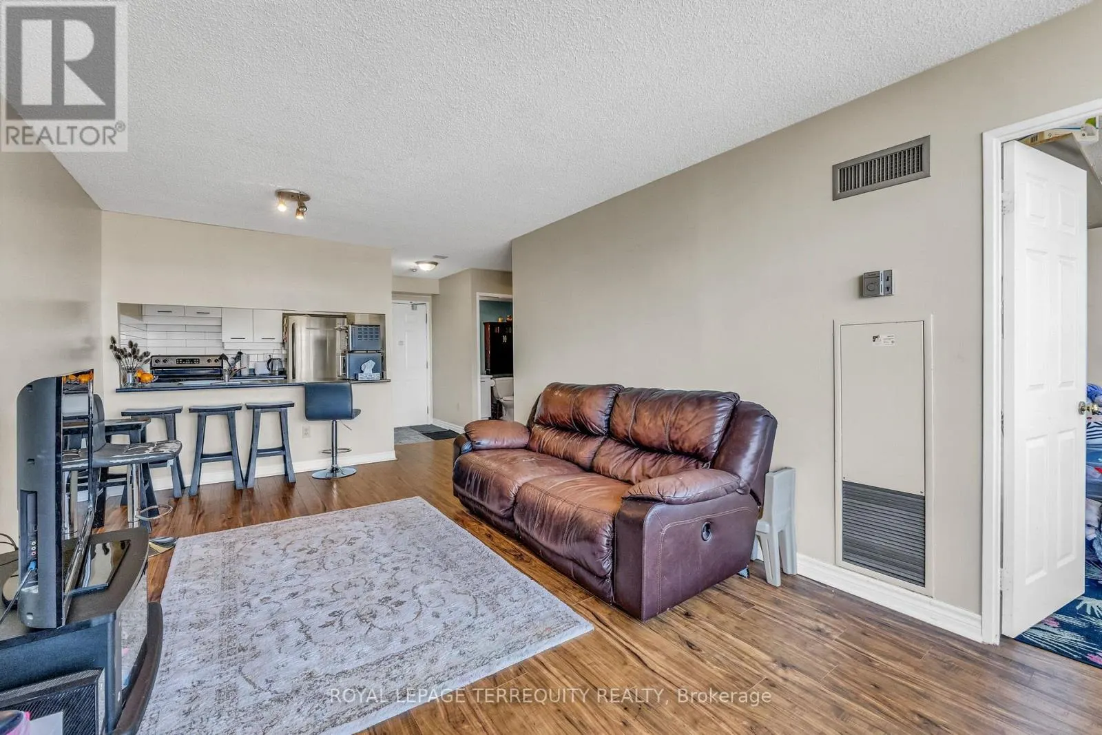 1512 - 250 WEBB DRIVE