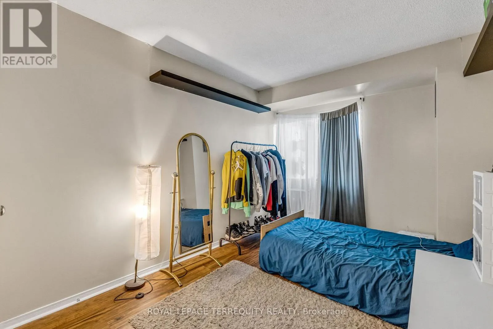 1512 - 250 WEBB DRIVE